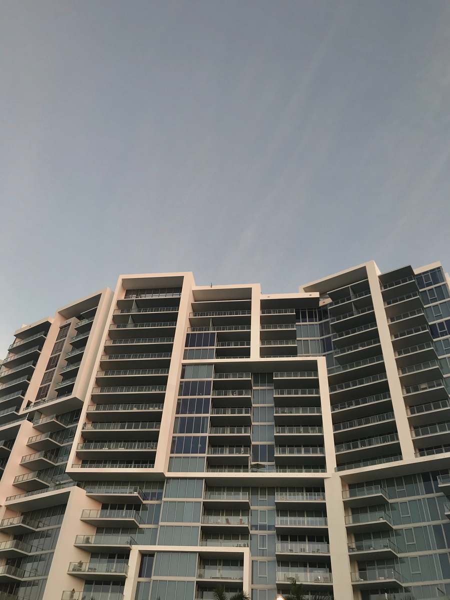high rise brown and gray high-rise building city